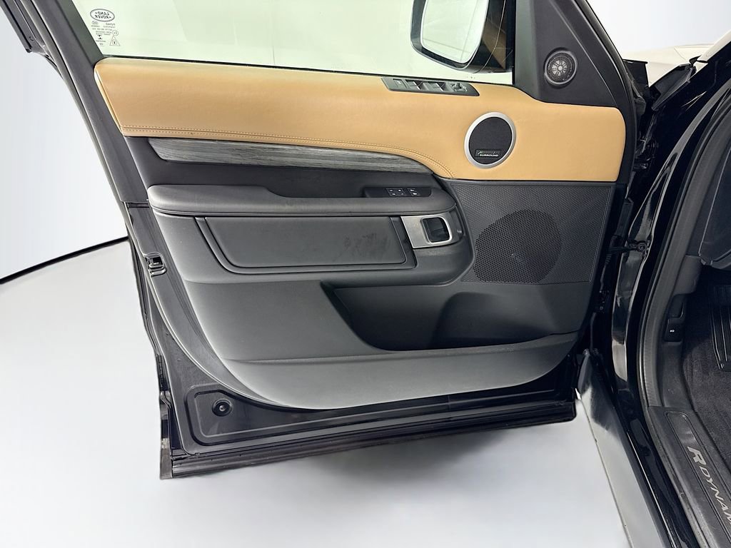 Used 2023 Land Rover Discovery Metropolitan Edition image 26