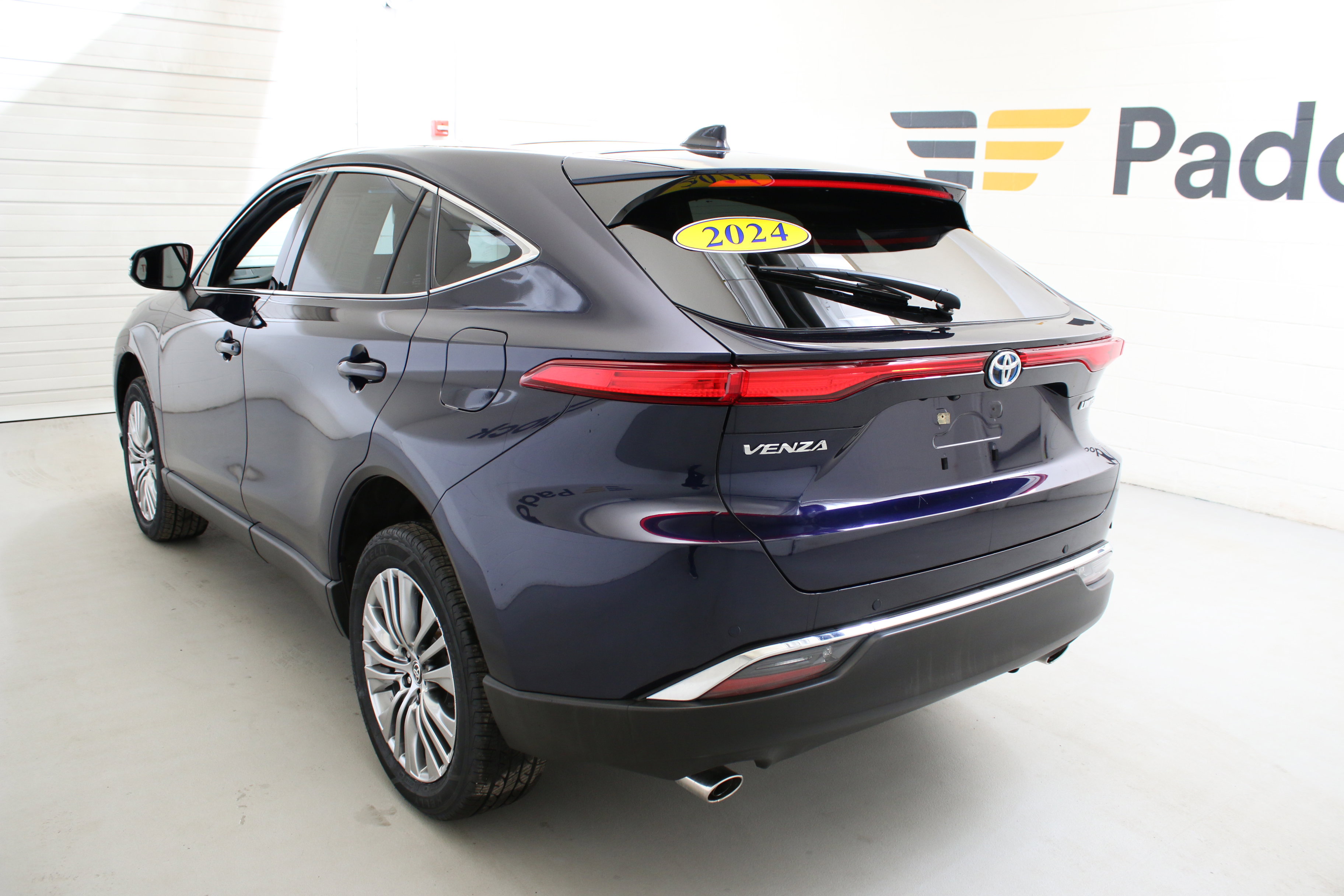 Used 2024 Toyota Venza Limited image 7