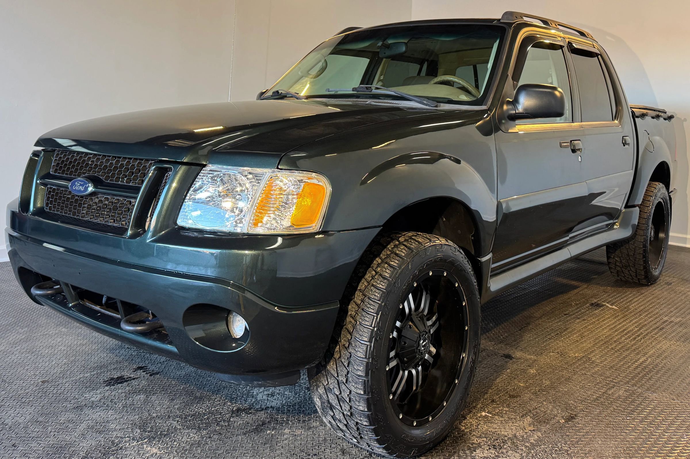 Used 2004 Ford Explorer Sport Trac XLT image 4