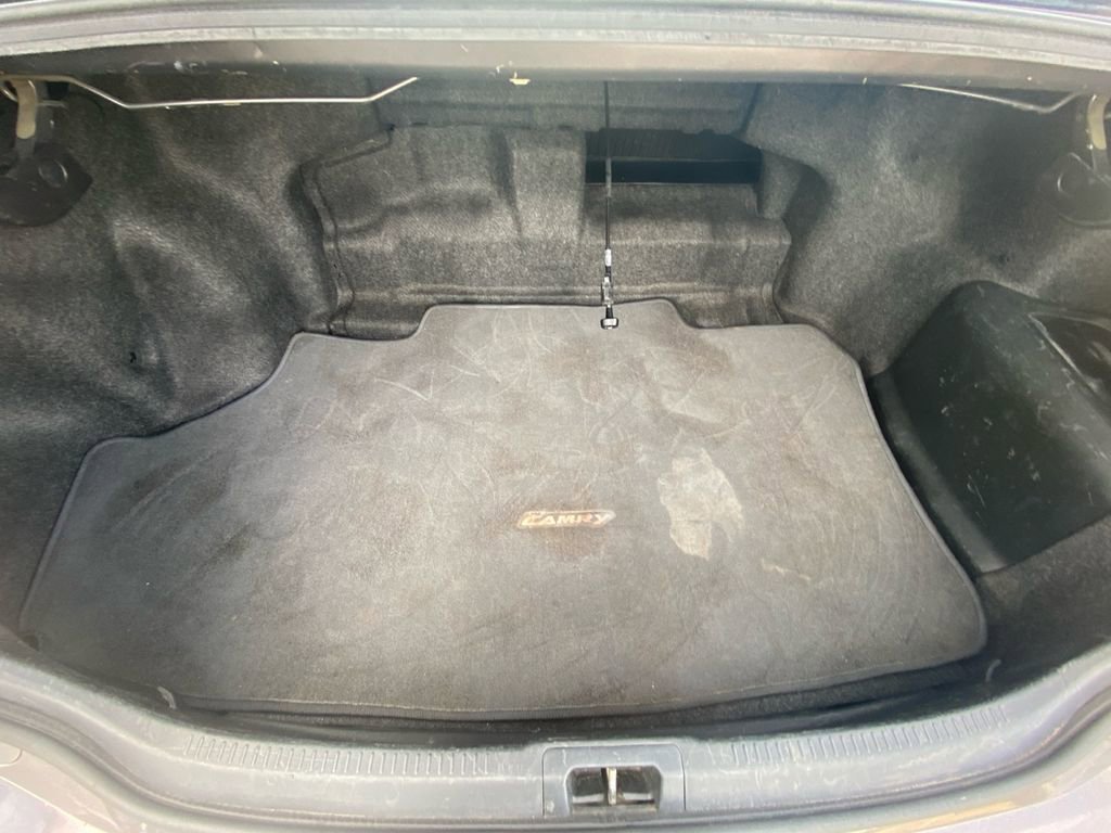 Used 2016 Toyota Camry LE image 27