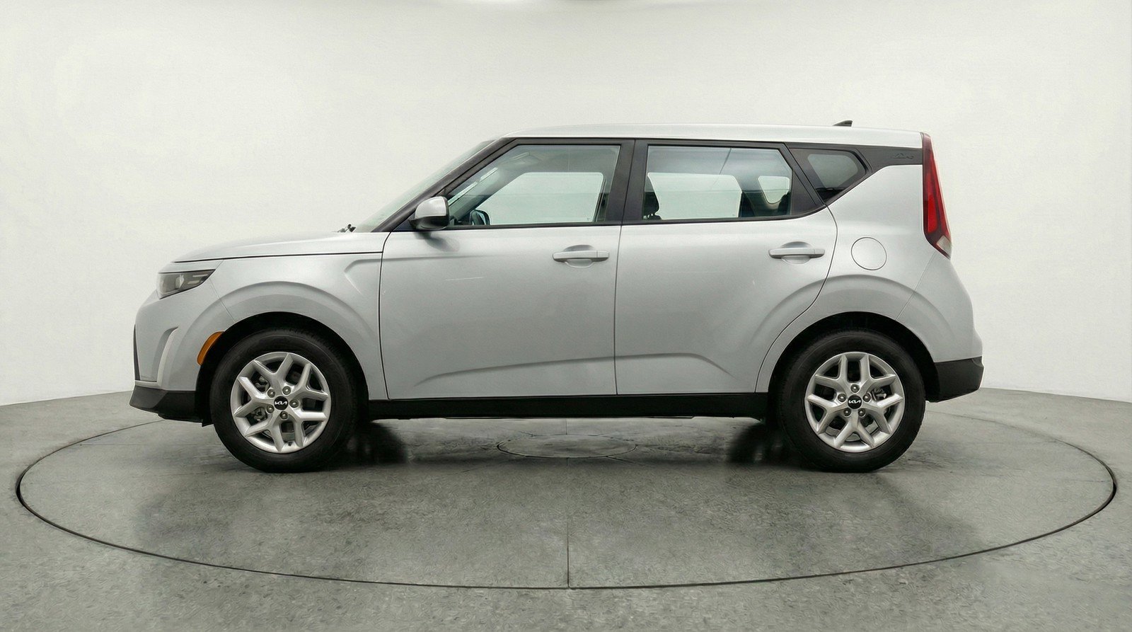 Used 2025 Kia Soul LX w/ LX Technology Package image 5