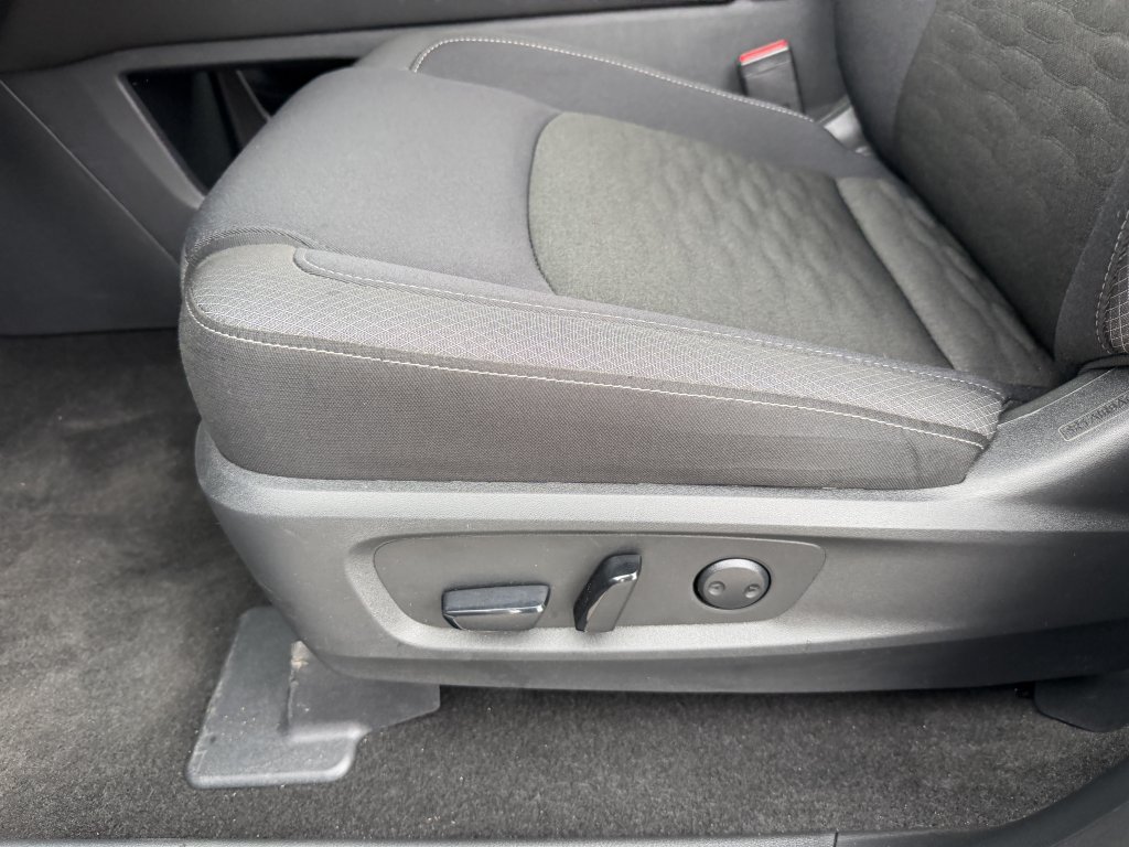 Used 2025 Nissan Pathfinder SV FWD image 28