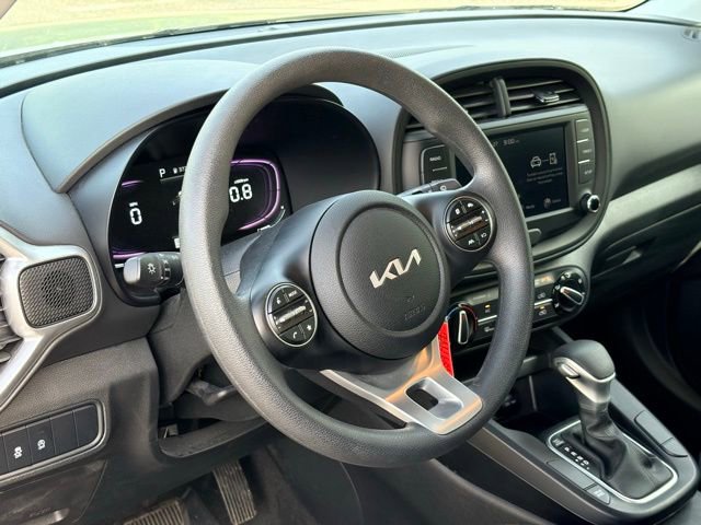 Used 2025 Kia Soul LX w/ LX Technology Package FWD image 12
