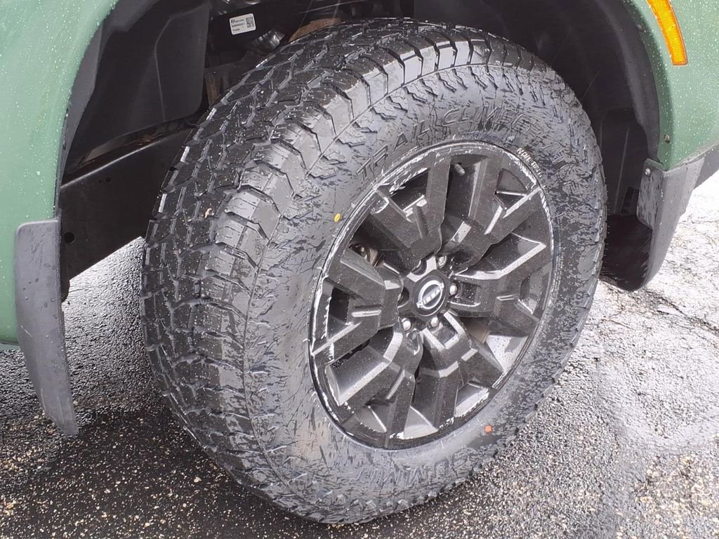 Used 2022 Nissan Frontier SV w/ SV Premium Package image 8