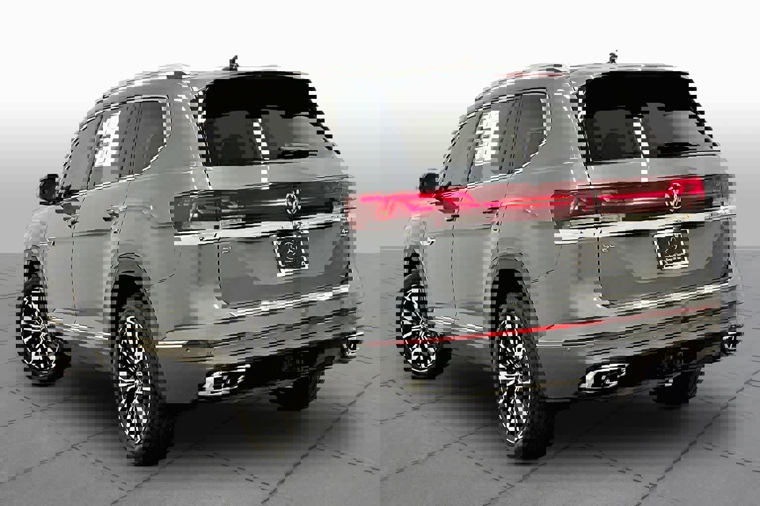 Used 2024 Volkswagen Atlas SEL Premium R-Line image 13