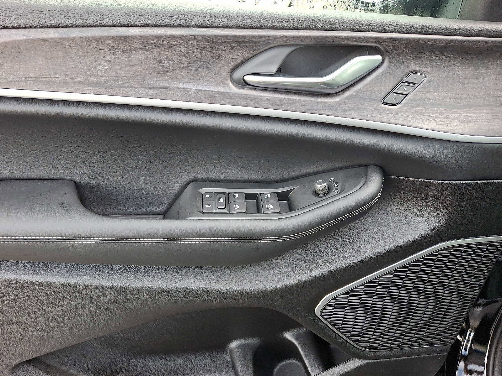 New 2025 Jeep Grand Cherokee Limited w/ Black Appearance Package image 8