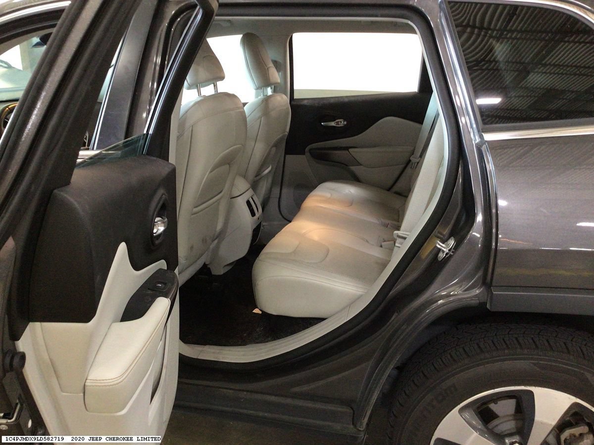 Used 2020 Jeep Cherokee Limited AWD/4WD image 9