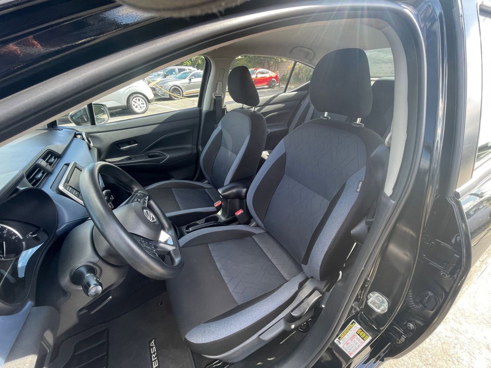 Used 2025 Nissan Versa SV image 34