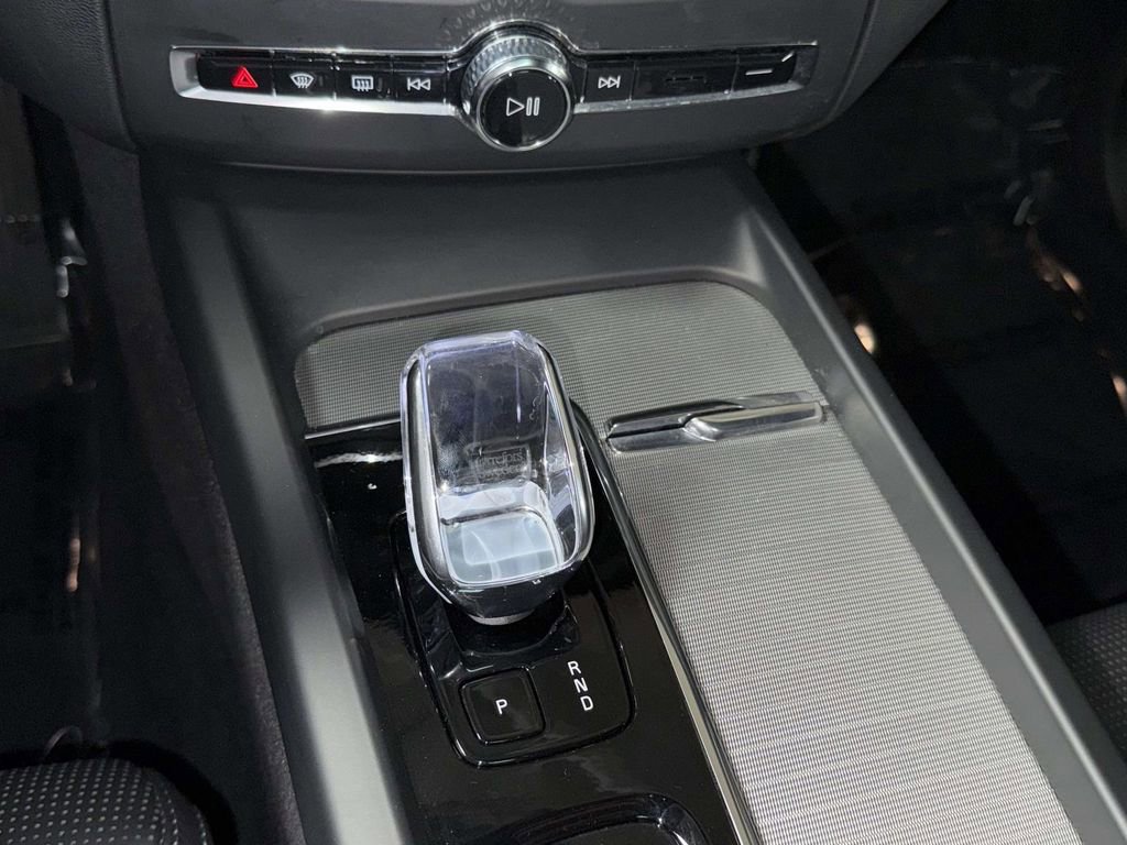 Used 2024 Volvo XC60 T8 Ultimate w/ Climate Package AWD/4WD image 24