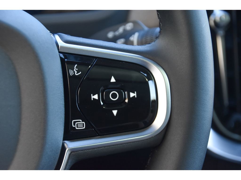 New 2026 Volvo XC90 B6 Plus w/ Protection Package Premier image 36