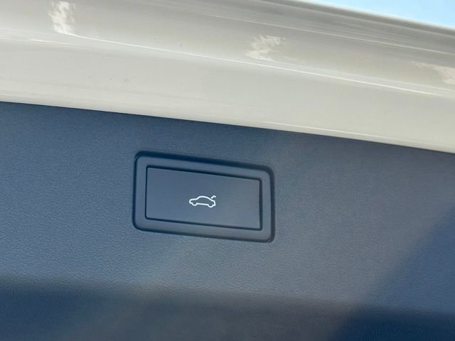 New 2026 Volkswagen Tiguan SE R-Line AWD/4WD image 19