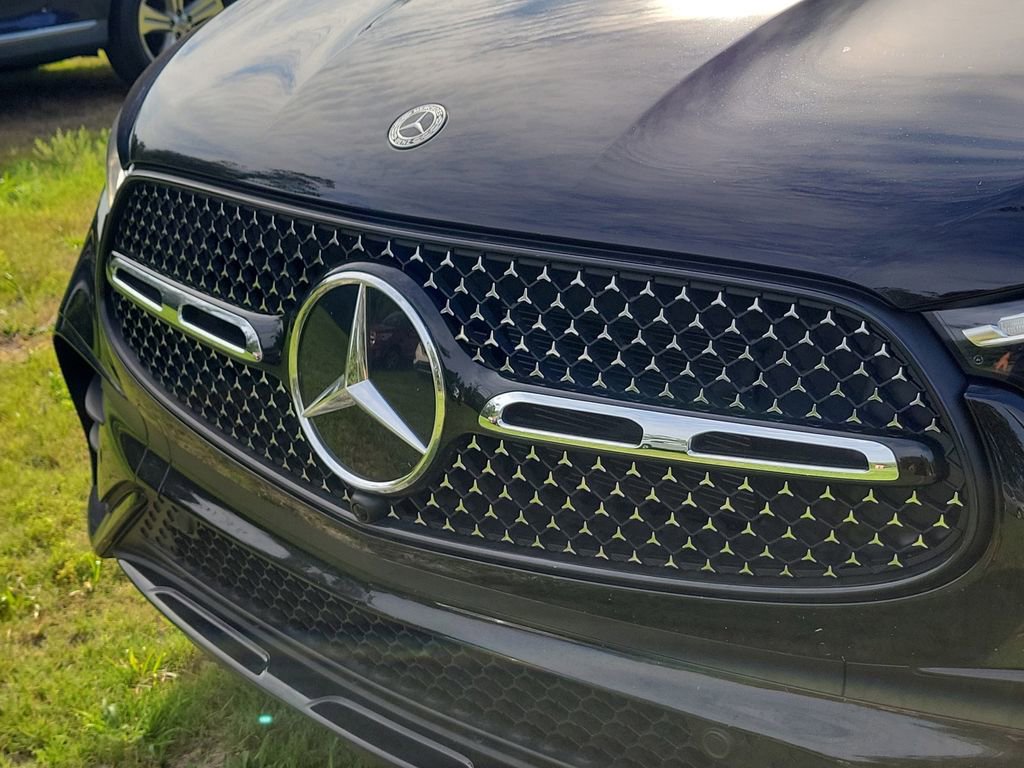 Used 2025 Mercedes-Benz GLC 350e 4MATIC image 3