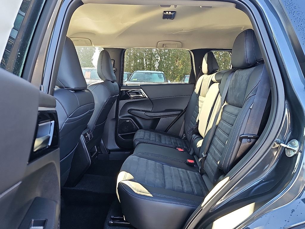 New 2026 Mitsubishi Outlander SE image 6