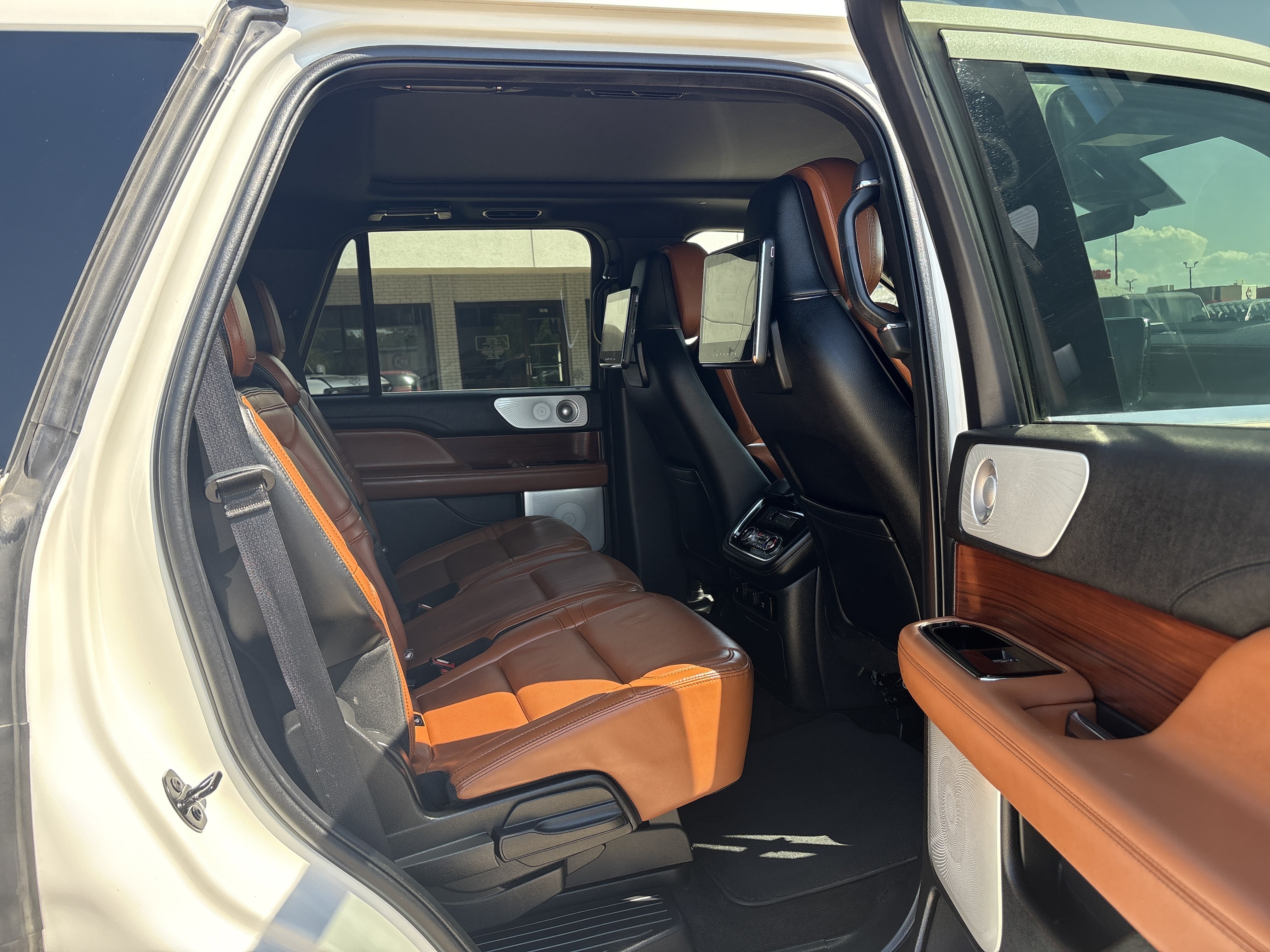 Used 2021 Lincoln Navigator Reserve AWD/4WD image 8
