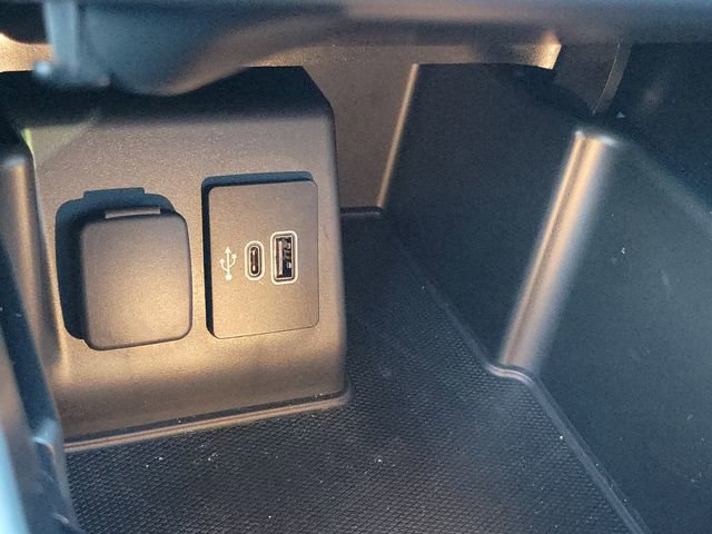 Used 2025 Ford Explorer Active w/ Active Comfort Package RWD image 10