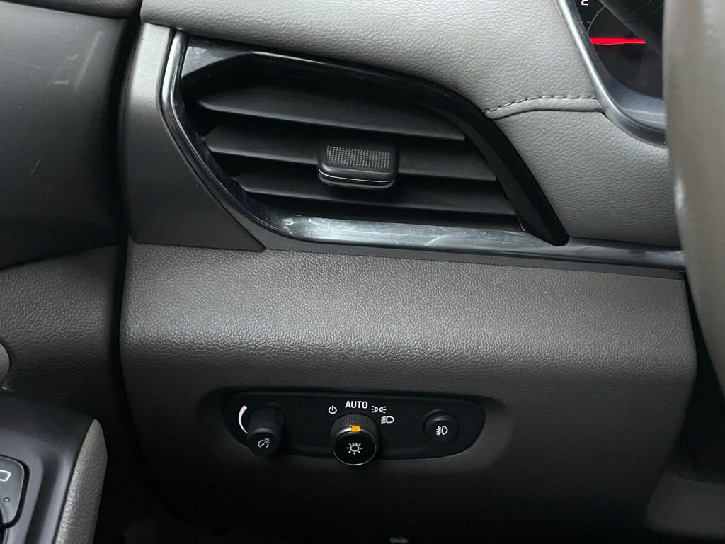 Used 2019 Chevrolet Traverse LT image 14