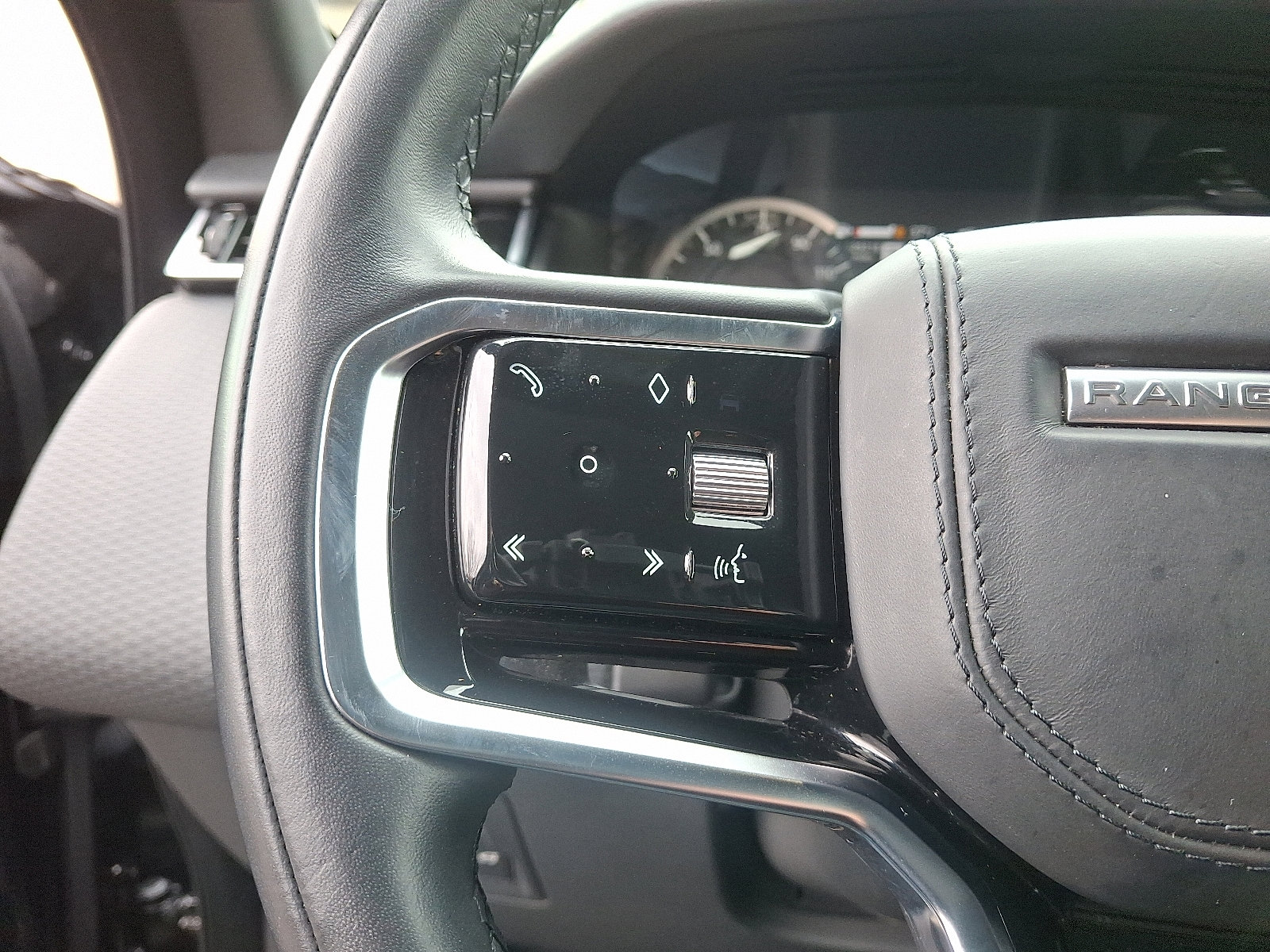 Used 2023 Land Rover Range Rover Velar R-Dynamic S AWD/4WD image 18