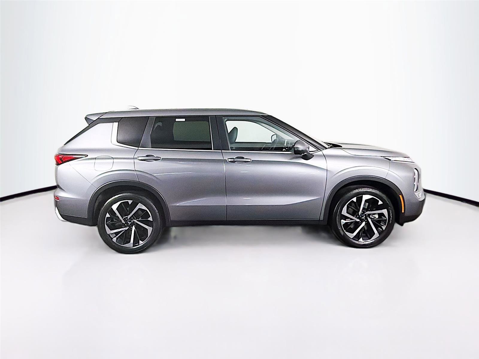 Used 2023 Mitsubishi Outlander SE AWD/4WD image 8