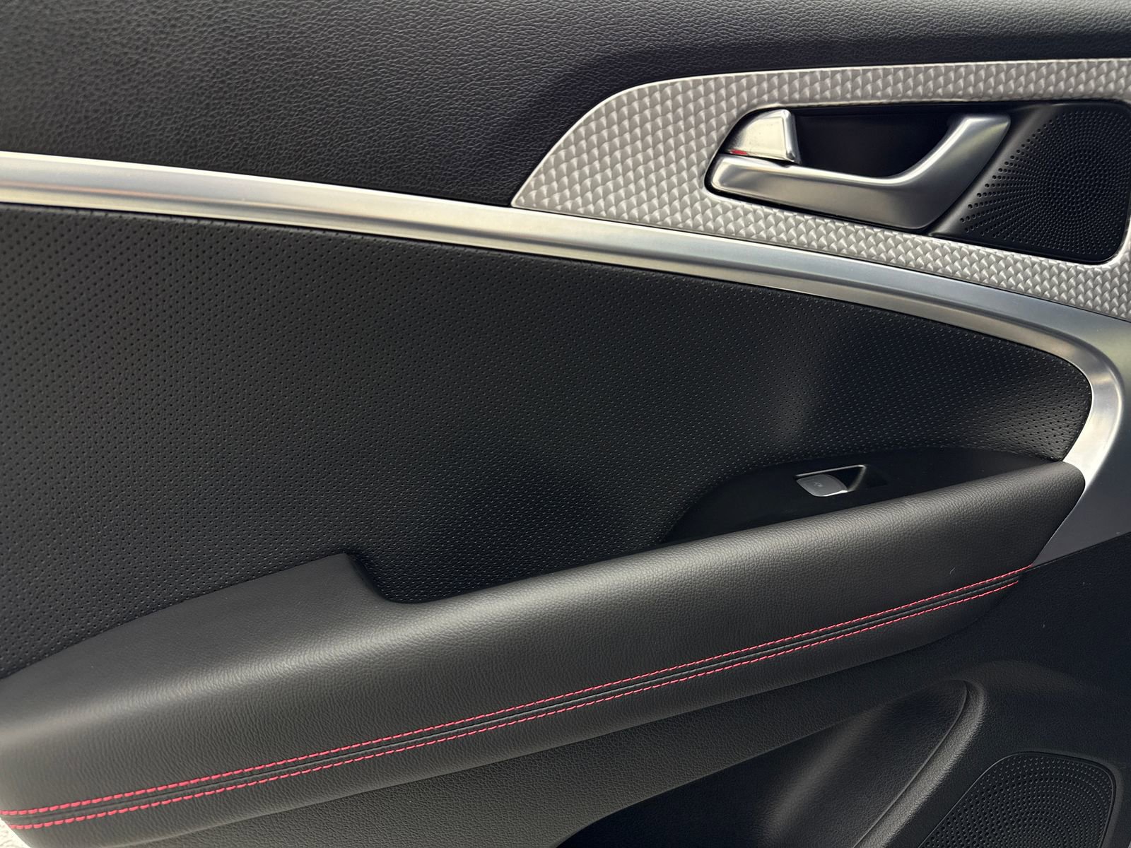 Used 2023 Genesis G70 2.0T w/ Sport Prestige Package image 41