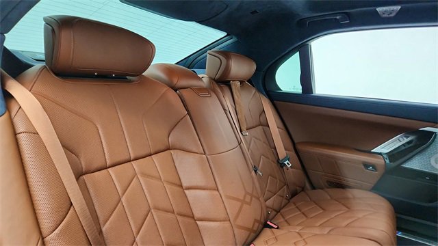 Used 2023 BMW i7 xDrive60 image 26