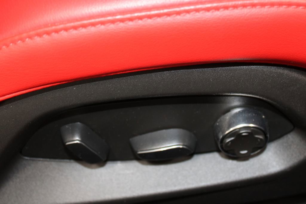 Used 2021 Chevrolet Corvette Stingray Preferred Conv w/ Z51 Performance Package RWD image 19