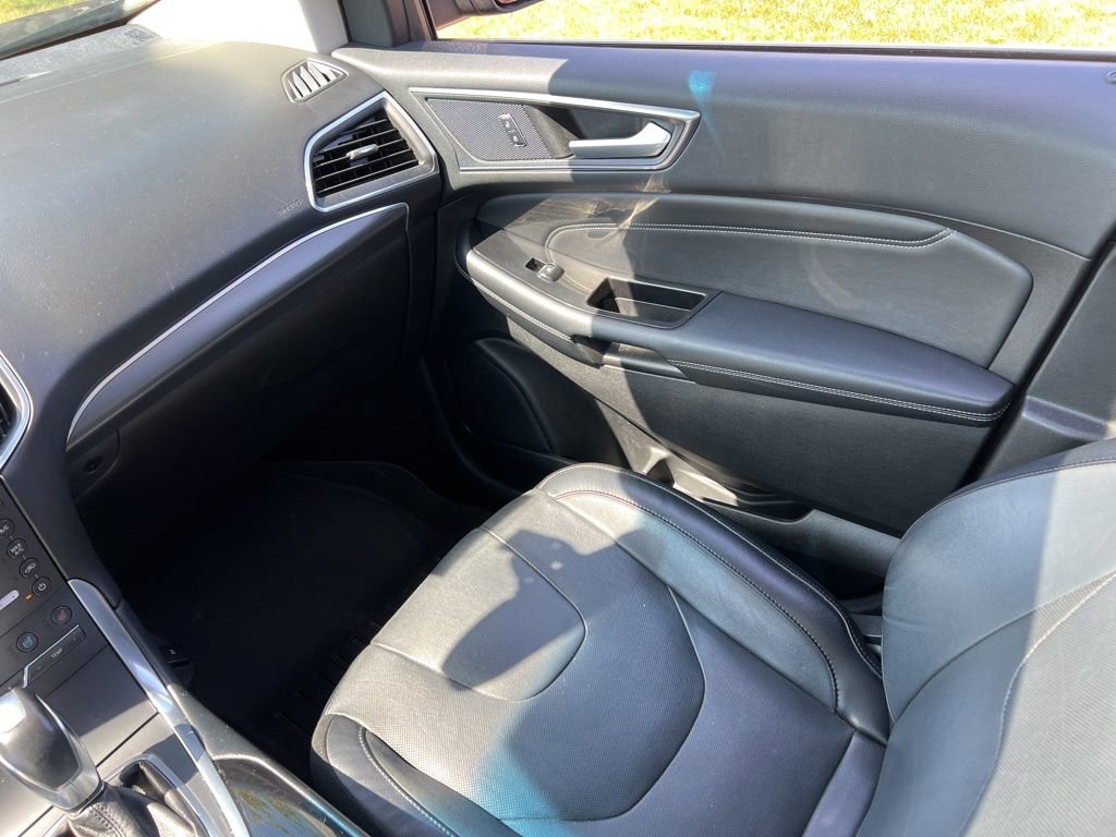 Used 2017 Ford Edge Titanium w/ Equipment Group 301A AWD/4WD image 28