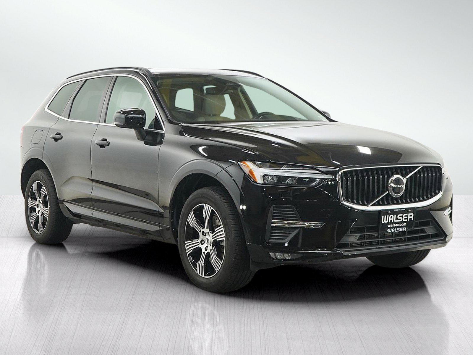 Used 2022 Volvo XC60 B5 Momentum w/ Climate Package AWD/4WD image 7