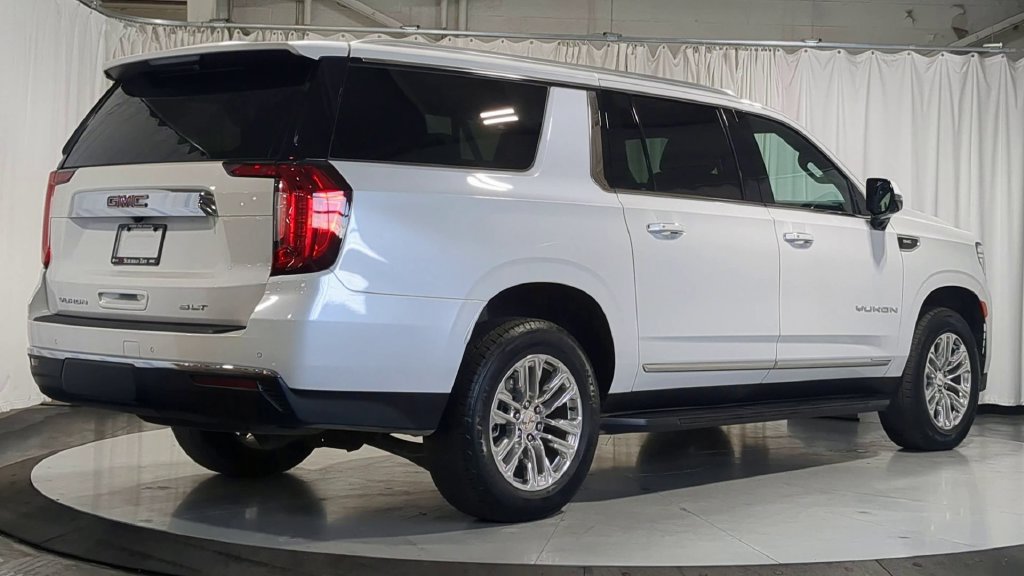 Used 2024 GMC Yukon XL SLT w/ SLT Luxury Package AWD/4WD image 8