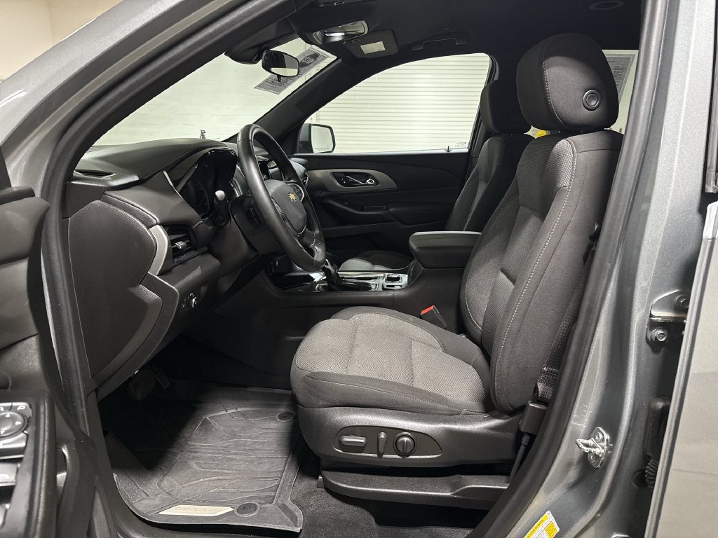Used 2023 Chevrolet Traverse LT w/ LPO, Floor Liner Package AWD/4WD image 19