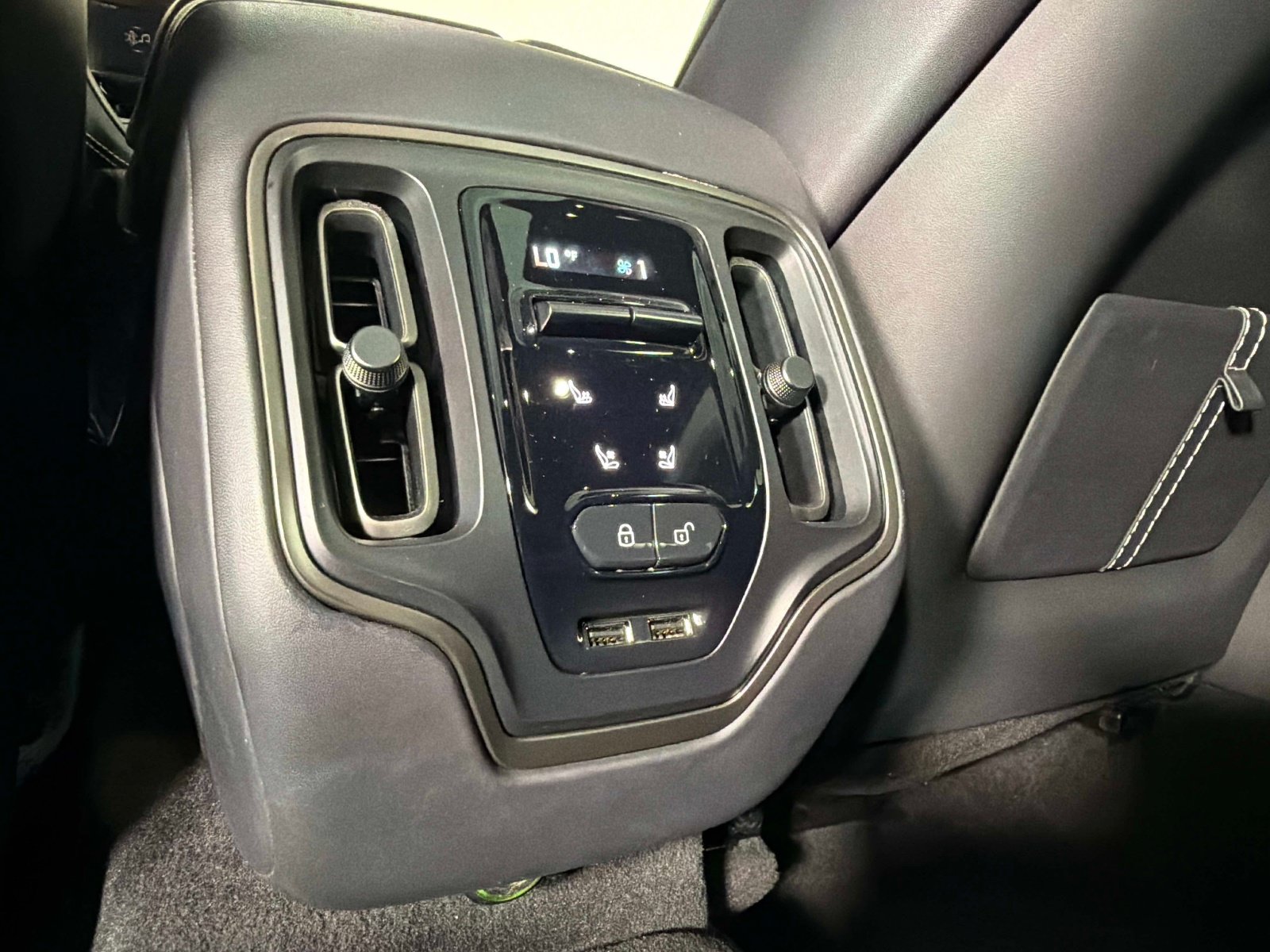 Used 2023 Aston Martin DBX AWD/4WD image 70