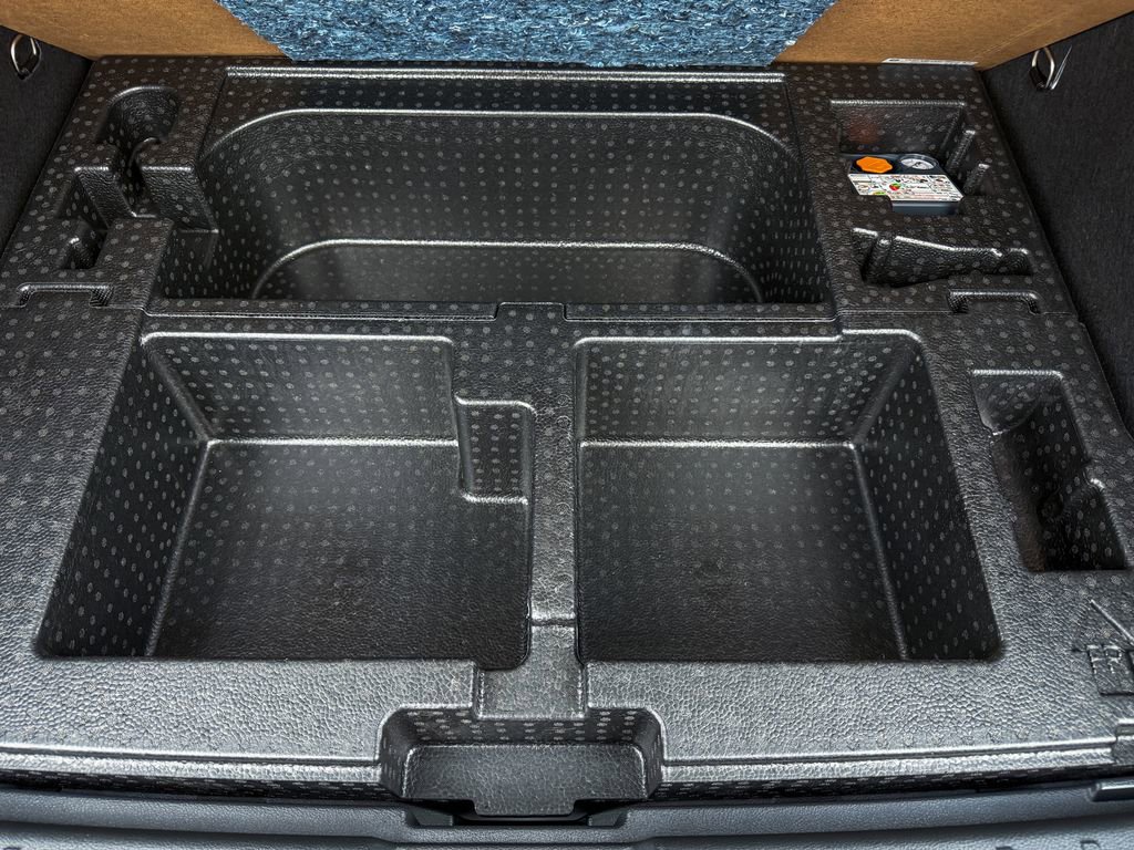 Certified 2025 Nissan Kicks SV image 32