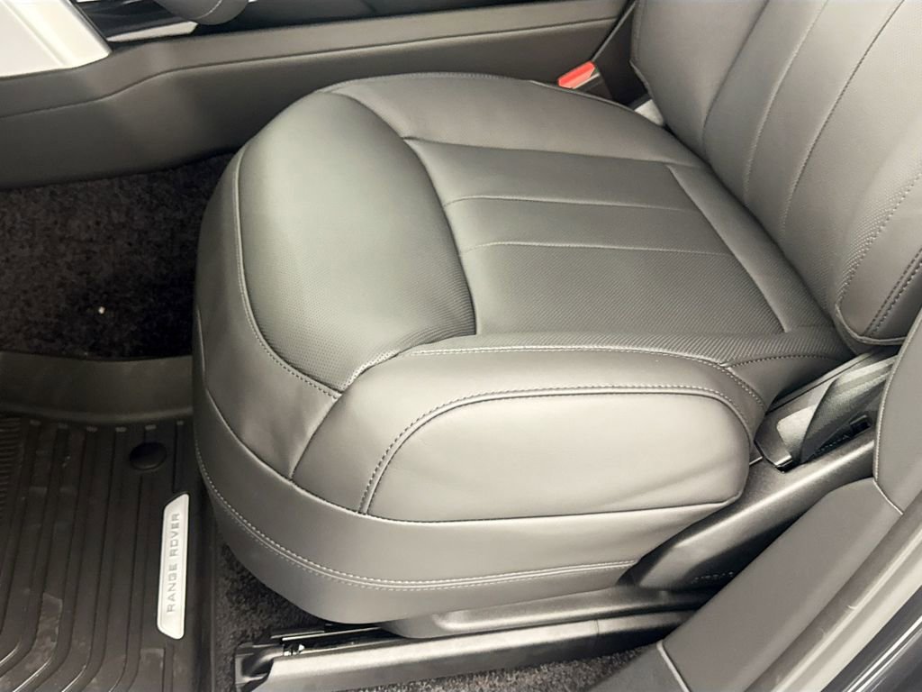 New 2026 Land Rover Range Rover Long Wheelbase SE image 18
