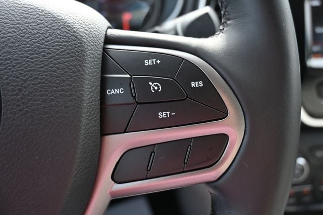 Used 2019 Jeep Cherokee Limited AWD/4WD image 36
