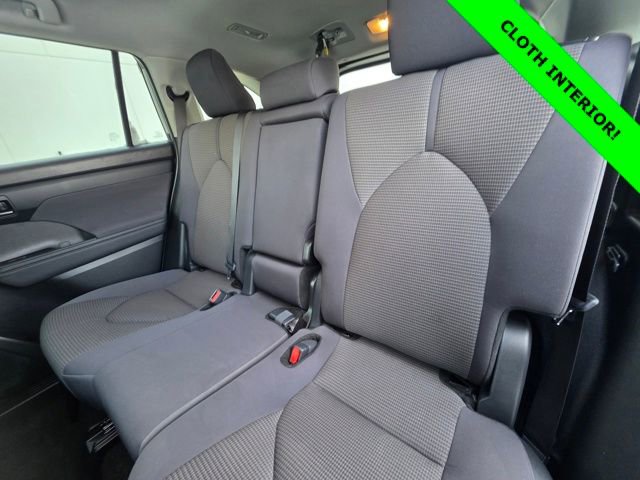 Used 2024 Toyota Highlander LE image 12