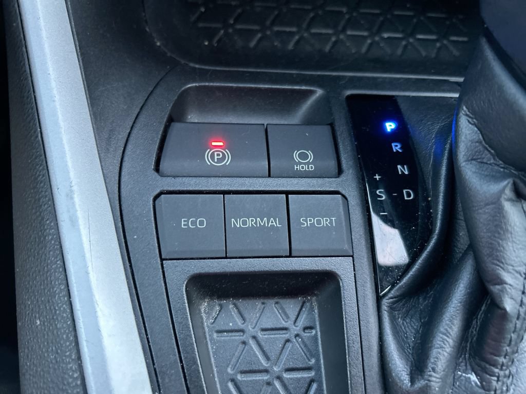Used 2022 Toyota RAV4 XLE FWD image 33