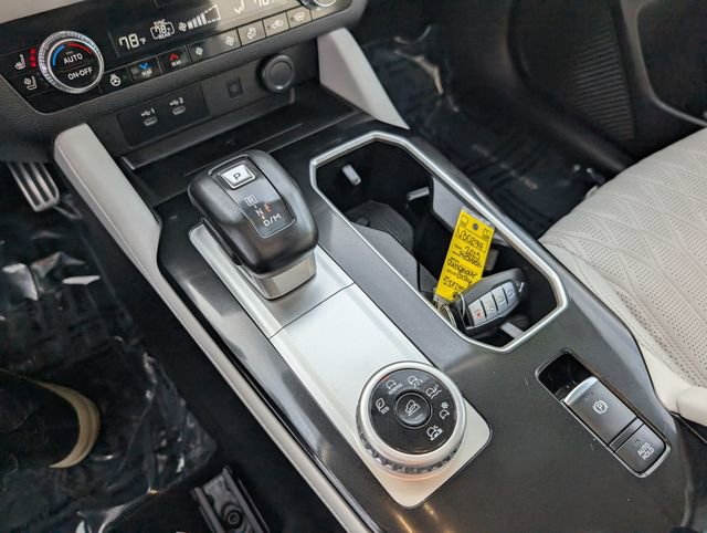 Used 2025 Mitsubishi Outlander SEL image 19