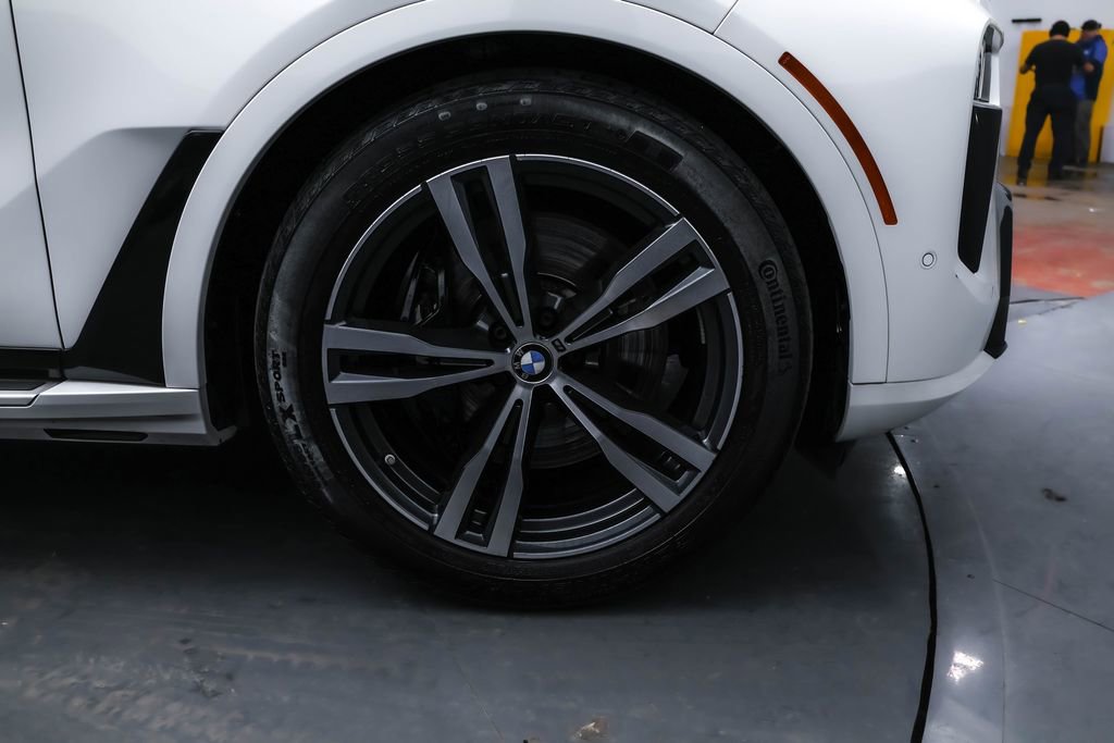 Used 2023 BMW X7 xDrive40i w/ M Sport Package image 33