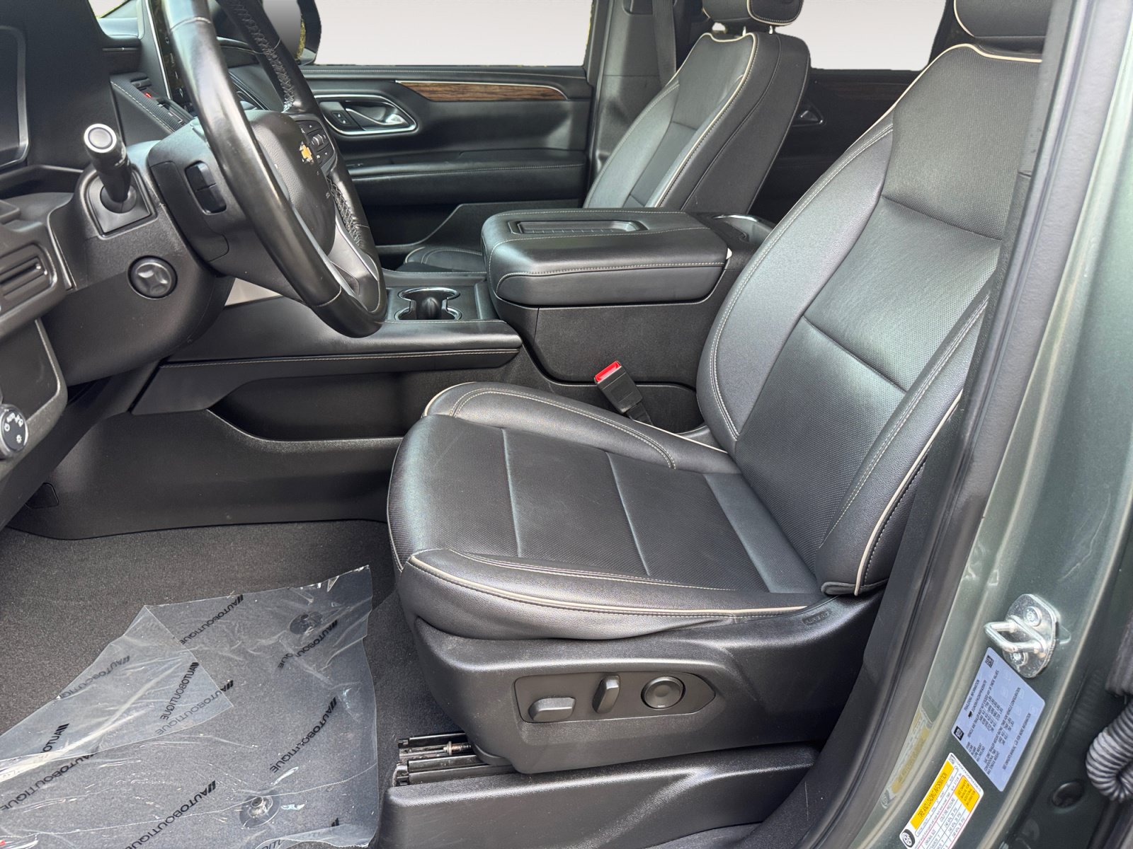 Used 2023 Chevrolet Suburban Premier AWD/4WD image 9