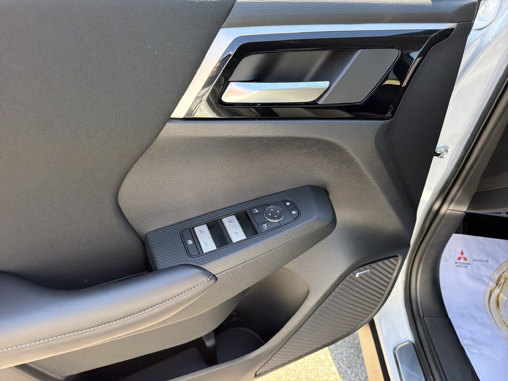 New 2026 Mitsubishi Outlander ES AWD/4WD image 17