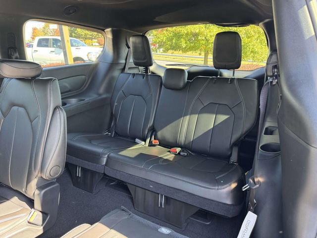 New 2026 Chrysler Pacifica Select image 13