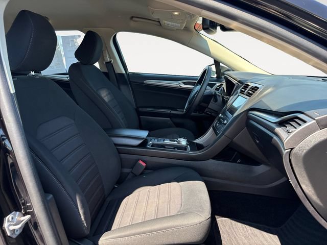 Used 2020 Ford Fusion SE FWD image 15