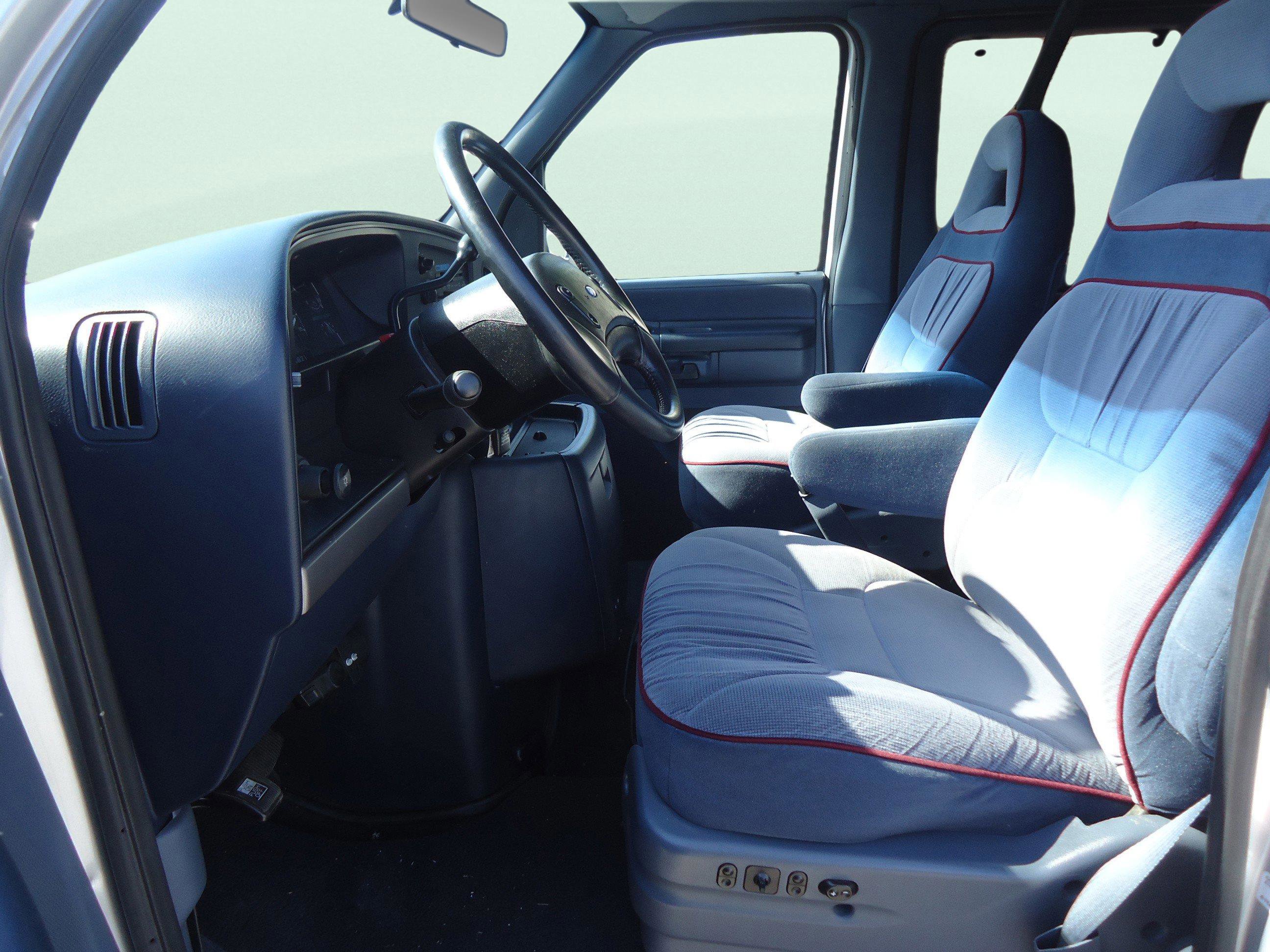 Used 1994 Ford E-350 and Econoline 350 Chateau RWD image 19