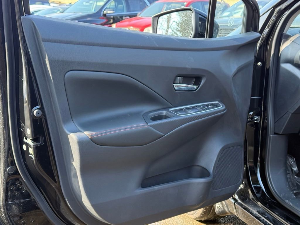 New 2025 Nissan Versa SR w/ Trunk Package FWD image 19