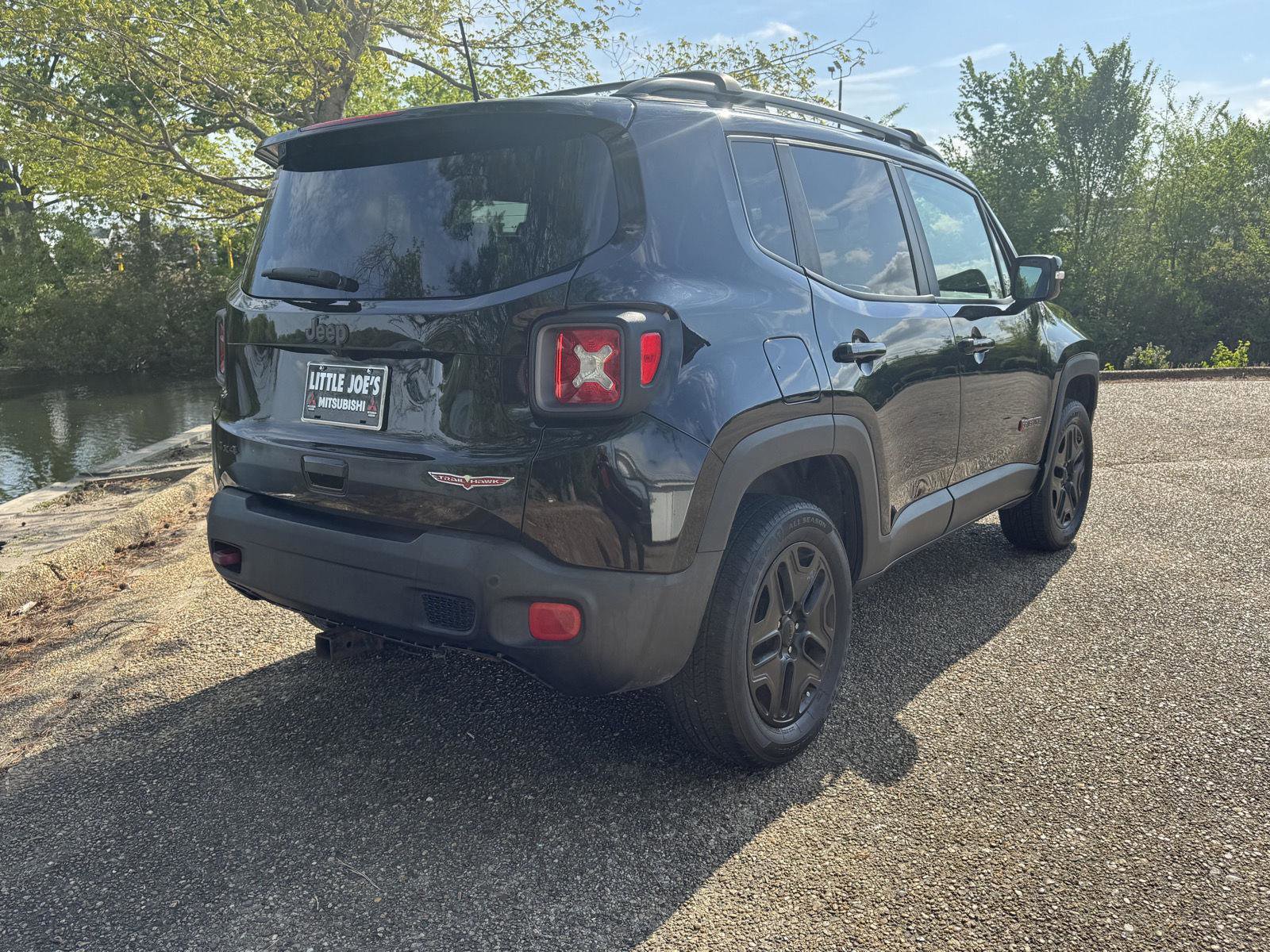 Used 2018 Jeep Renegade Trailhawk AWD/4WD image 4