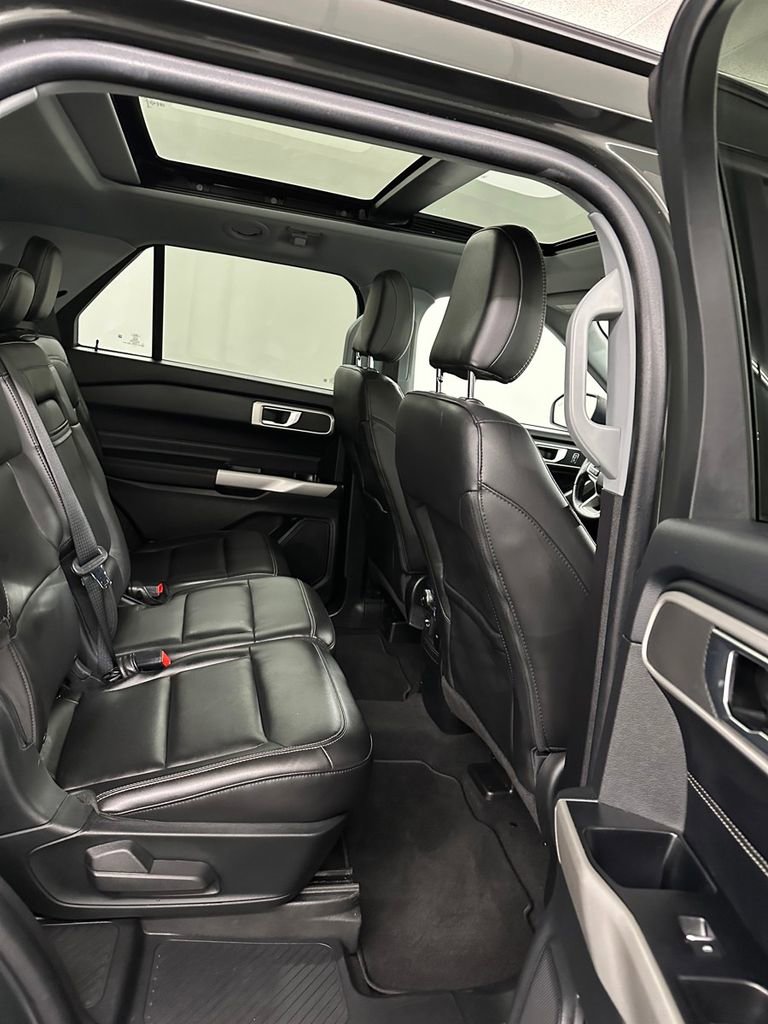 Used 2022 Ford Explorer XLT w/ Equipment Group 202A image 38