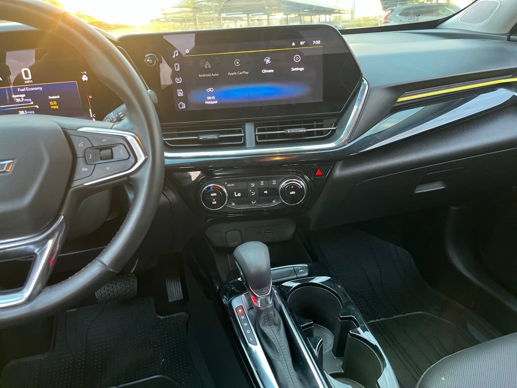 Used 2025 Chevrolet Trax ACTIV FWD image 17