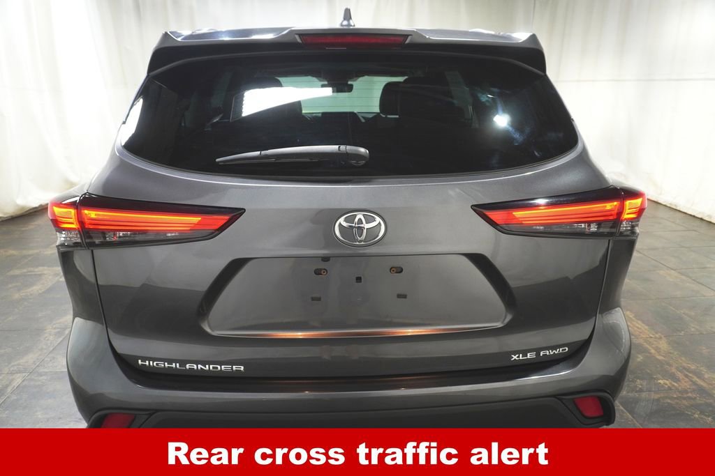 Used 2021 Toyota Highlander XLE AWD/4WD image 5