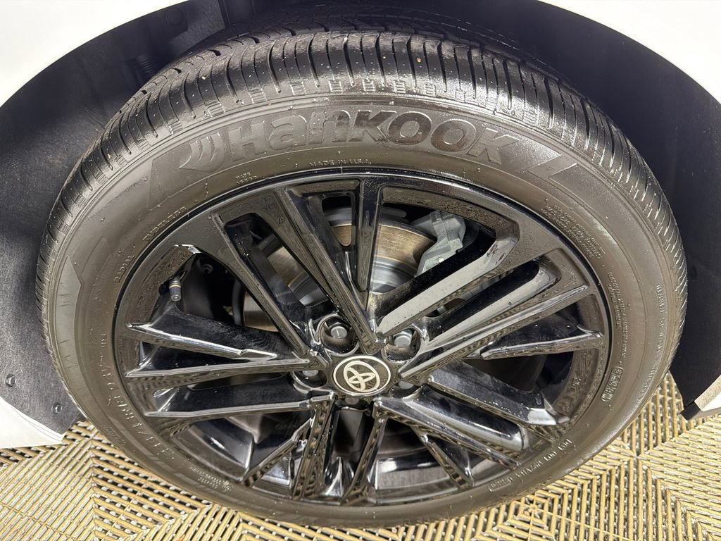 Used 2025 Toyota Camry SE w/ Convenience Package image 19