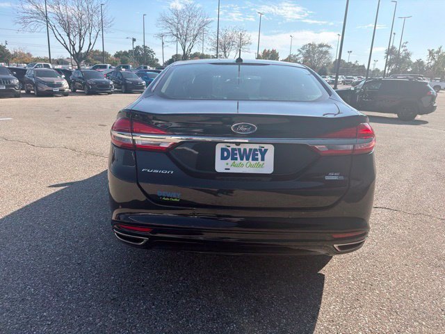 Used 2017 Ford Fusion SE w/ Fusion SE Technology Package AWD/4WD image 4