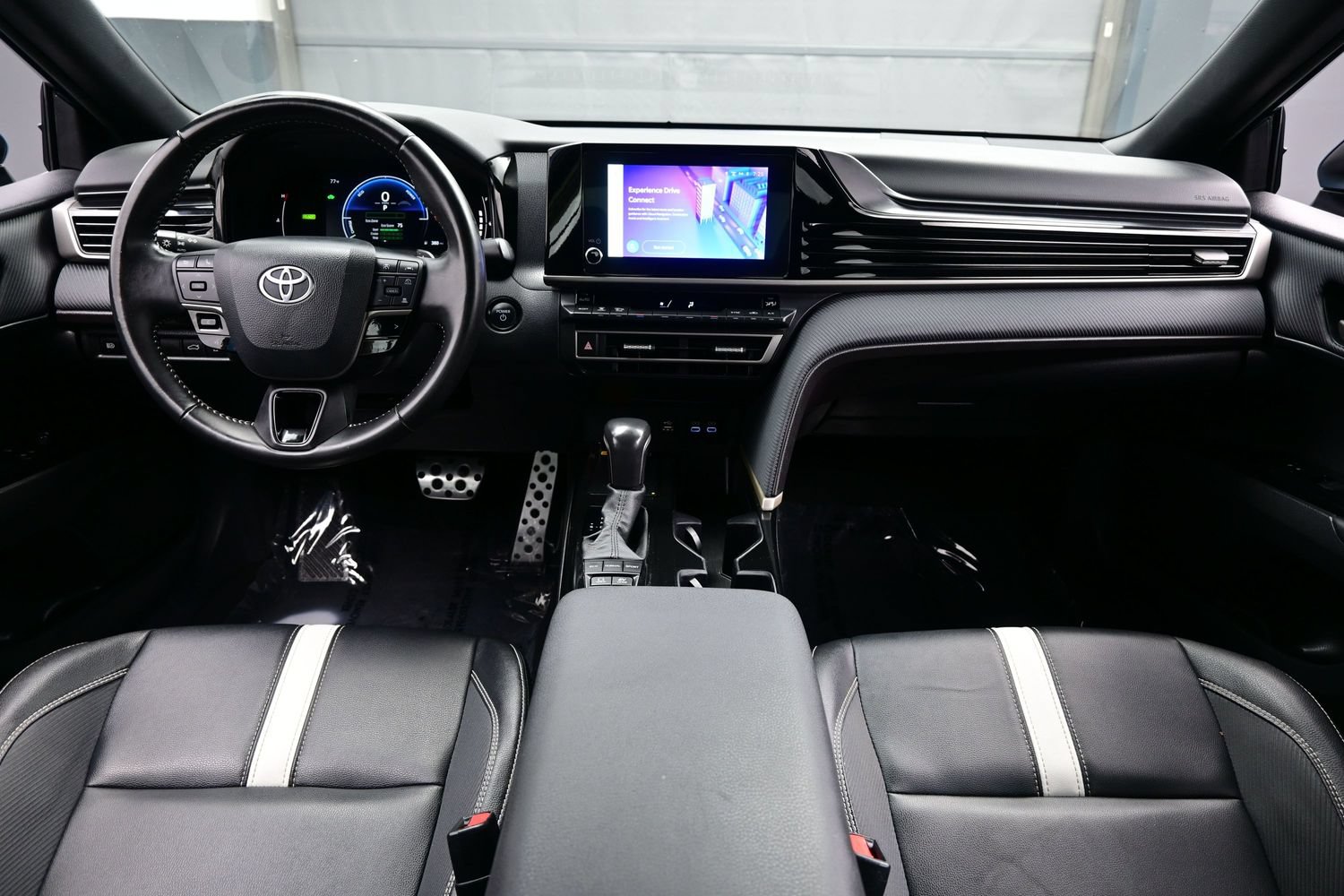Used 2025 Toyota Camry SE FWD image 17